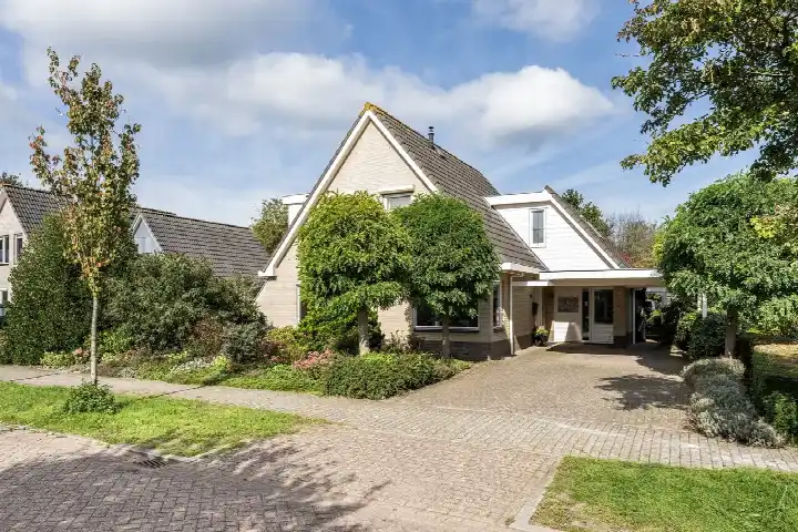 Detached house for sale: Van Rechterenmarke 14, Oldenelerlanden-West Zwolle