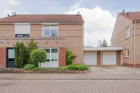 Tussenwoning te koop: Van Sonsveldstraat 19, De Risselt Horst
