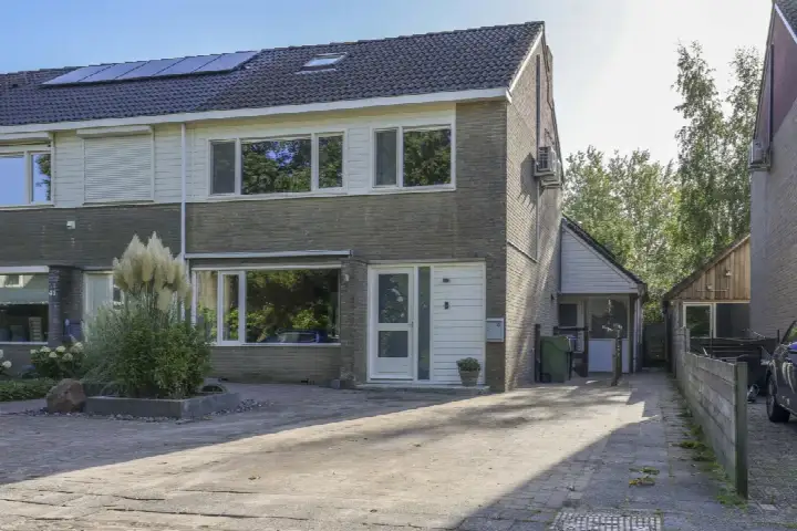 Corner house for sale: Van Stolbergstrjitte 43, Kootstertille Kootstertille