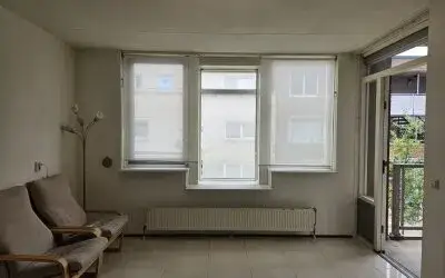 Apartment for rent: Van Waerschutstraat 17F, Provenierswijk Rotterdam
