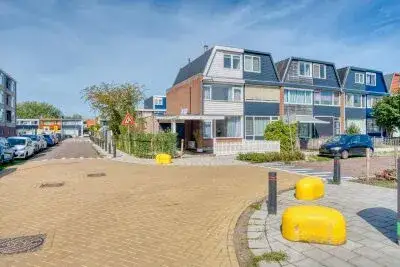 Hoekwoning te koop: van Weerden Poelmanstraat 27, Pilotenbuurt Zwijndrecht