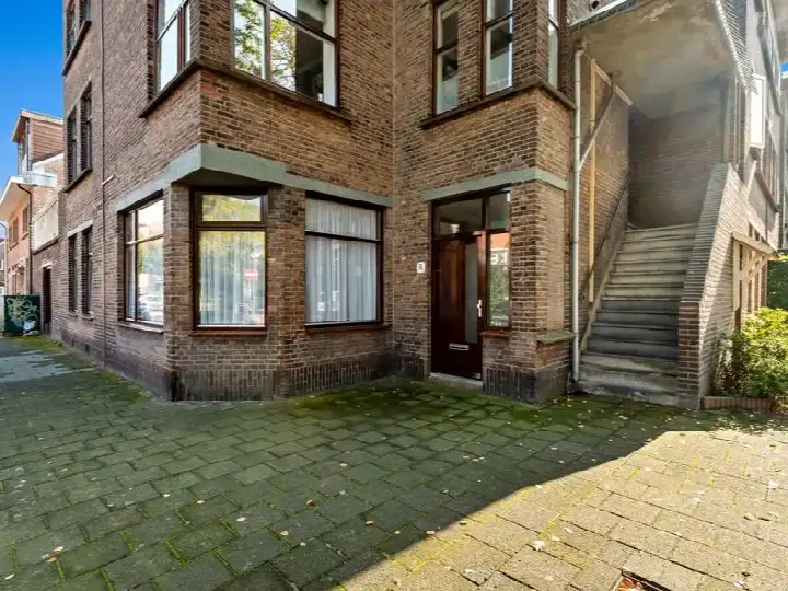 Appartement te koop: Van Zeggelenlaan 8, Laakkwartier-West 'S-Gravenhage
