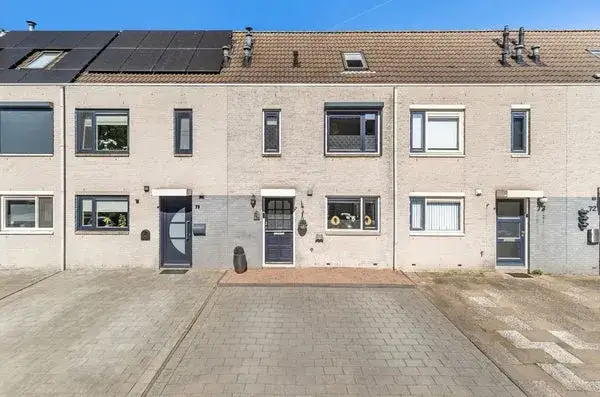 Terraced house for sale: Van Doesburg-erf 74, Van Ravesteijn-erf en omgeving Dordrecht