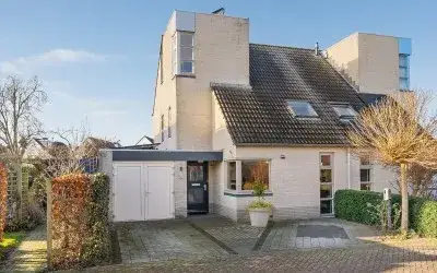 Hoekwoning te koop: Van Leeuwenhoeklaan 1, Berkum Zwolle