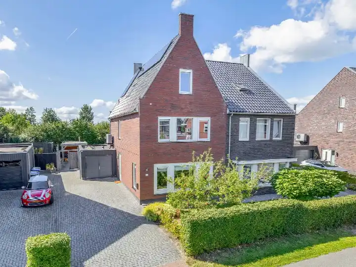 Semi-detached for sale: Vederkruid 8, Meeroevers Meerstad