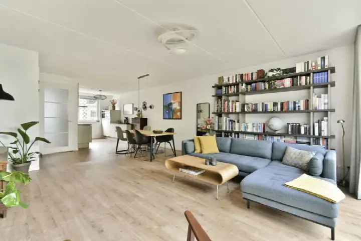 Tussenwoning te koop: Veenbesstraat 5, De Bongerd Amsterdam