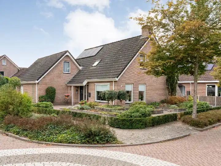 Detached house for sale: Veenslag 5, Nieuwleusen Centrum-zuid Nieuwleusen