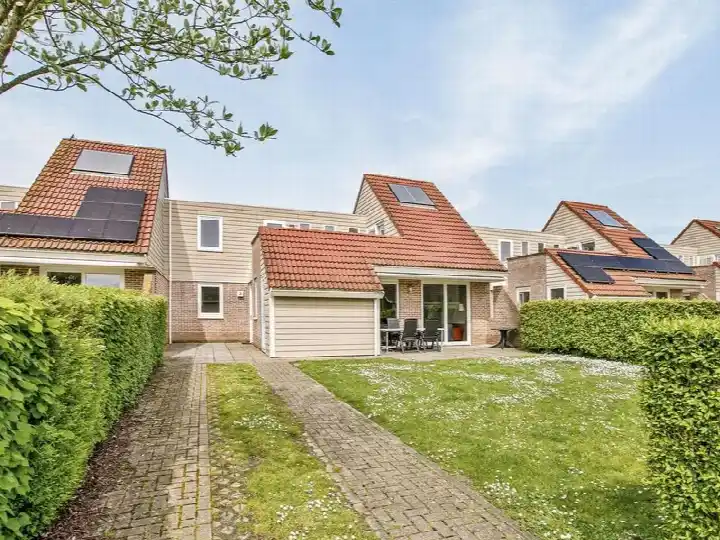 Tussenwoning te koop: Veerse Meerdreef 3, Verspreide huizen Kortgene Kortgene