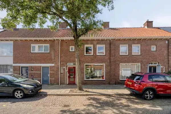 Tussenwoning te koop: Veestraat 151, Trouwlaan Tilburg
