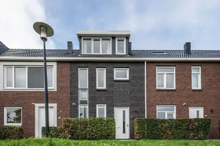 Tussenwoning te koop: Veldesdoorn 9, Schoterveld Nieuwveen