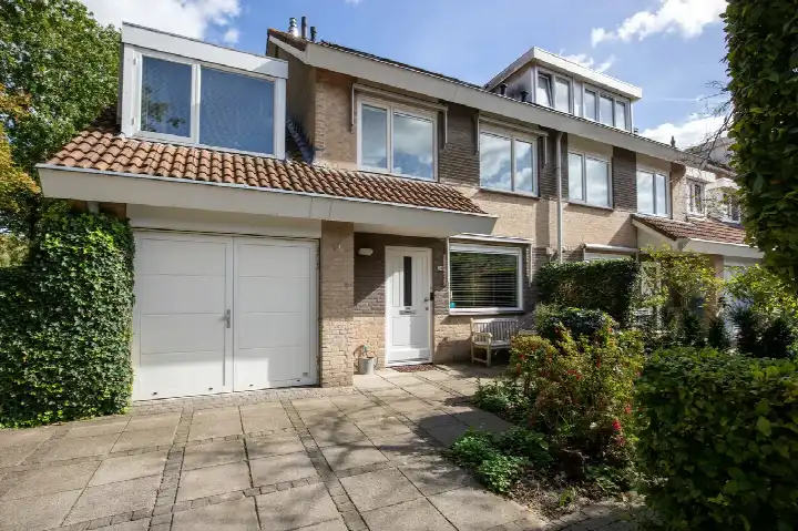 Corner house for sale: Veldlust 24, Molenbuurt Amstelveen