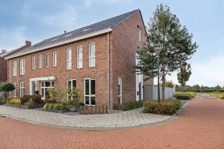 Corner house for sale: Veldoven 53, Mariaheide Veghel