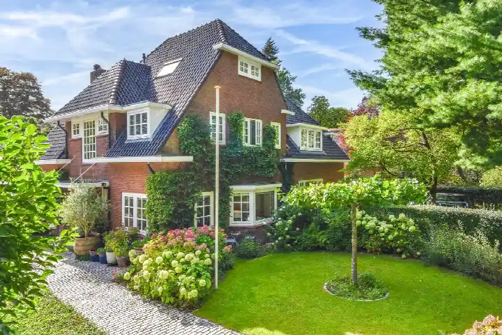 Twee-onder-één-kap te koop: Velthuijsenlaan 13, Oostereng Laren