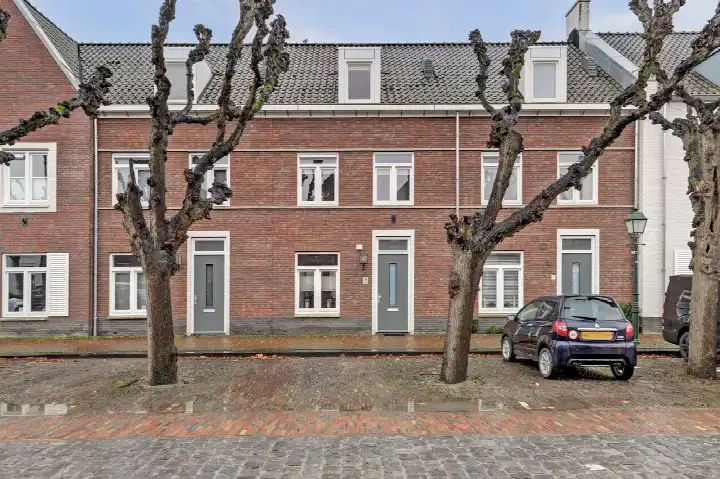 Tussenwoning te koop: Venestraat 34, Geertruidenberg-Kom Geertruidenberg