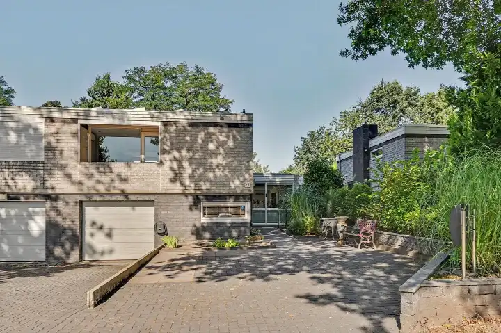 Terraced house for sale: Venusstraat 22, West 1 Dongen