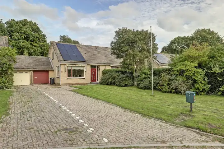 Terraced house for sale: Venusstraat 24, Planetenwijk Wieringerwerf