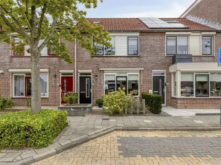 Tussenwoning te koop: Verdilaan 22, Dirksland noord Dirksland