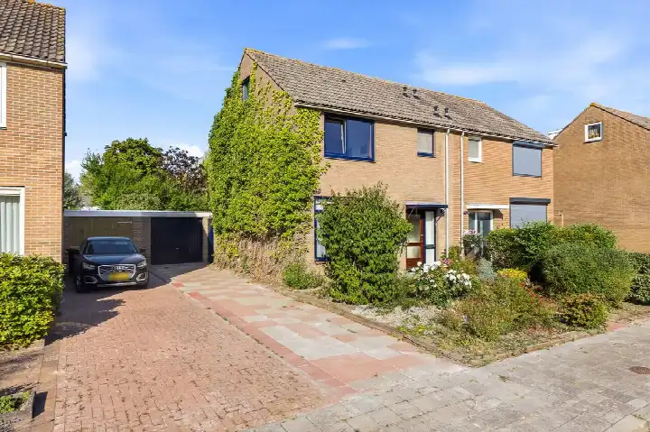 Twee-onder-één-kap te koop: Verdilaan 64, Paauwenburg West Vlissingen