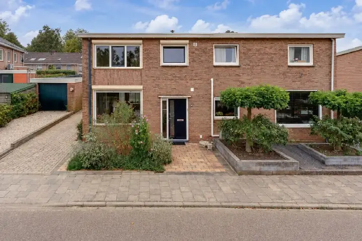 Twee-onder-één-kap te koop: Vestersbos 9, Molenwijk Zevenaar