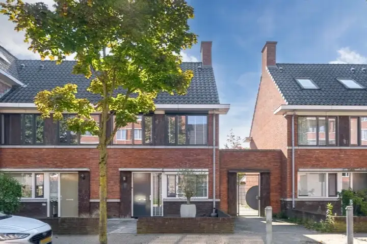 Corner house for sale: Vestingwal 29, Centrum Geldrop