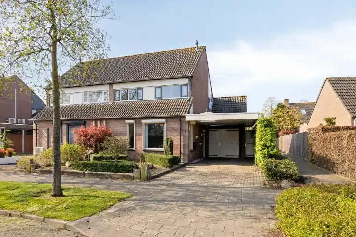 Twee-onder-één-kap te koop: Veulenweide 1, Bunderse Hoek Zuid Veghel
