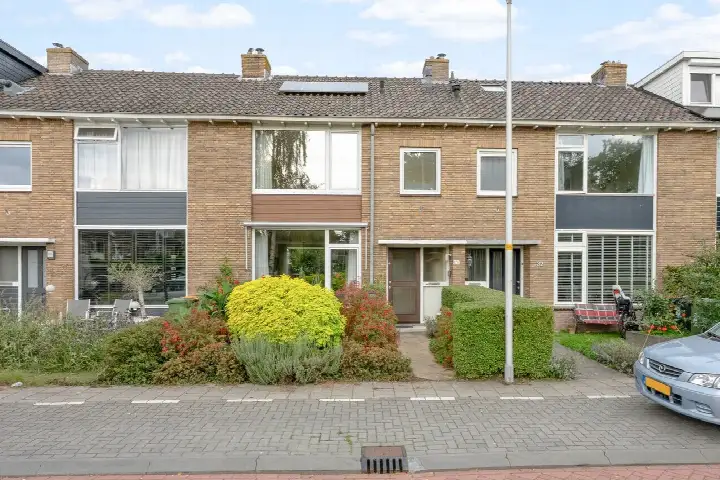 Tussenwoning te koop: Vijverlaan 30, Bomenwijk Waddinxveen