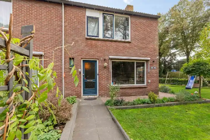 Corner house for sale: Vijverstraat 1, Muntendam-oost Muntendam