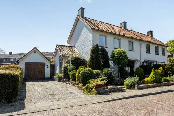 Semi-detached for sale: Vincent van Goghlaan 4, Donk Beek En Donk