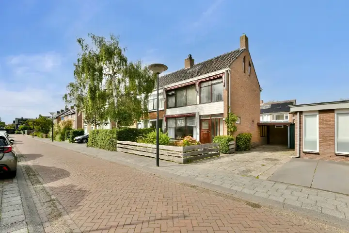 Semi-detached for sale: Vinkenbaan 1, De Horn Beverwijk