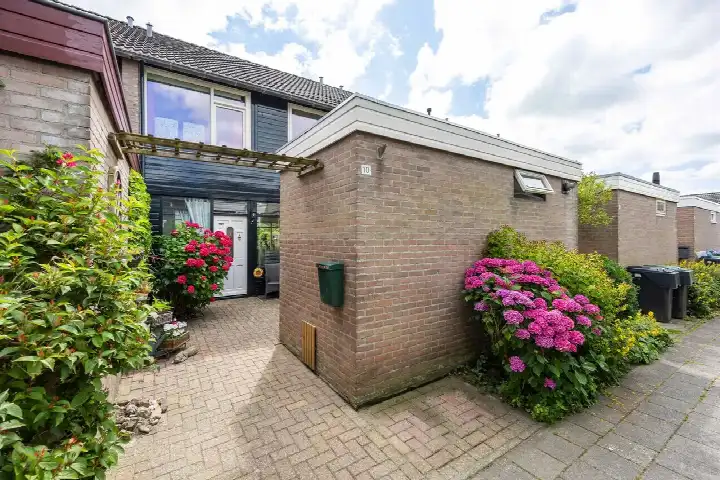 Tussenwoning te koop: Violenstraat 10, Winsum Noord - West Winsum (Gr)
