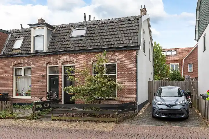 Hoekwoning te koop: Violenstraat 128, Bloemenkwartier Noord Hilversum
