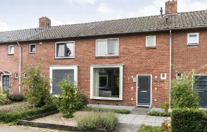 Terraced house for sale: Violenstraat 20, Bloemenbuurt Meppel
