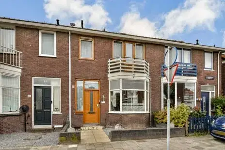 Terraced house for sale: Viottakade 111, Viottakade en omgeving Dordrecht