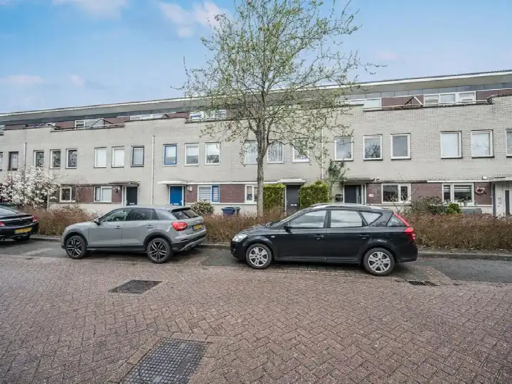 Tussenwoning te huur: Viscontistraat 66, Filmwijk Zuid-noord van Walt Disneyplts. Almere