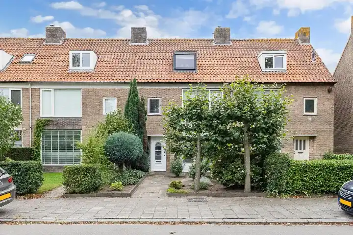 Terraced house for sale: Viveslaan 32, Blauwe Kei Breda