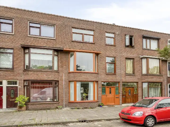Terraced house for sale: Vlaardingerdijk 215, Schildersbuurt Schiedam