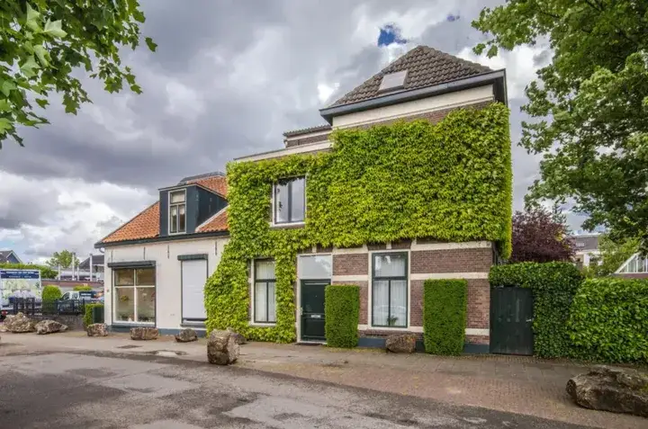 Twee-onder-één-kap te koop: Vlashofstraat 10, Velp-Noord boven spoorlijn Velp
