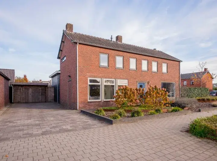 Vrijstaande woning te koop: Vlassert 34, Reusel Reusel