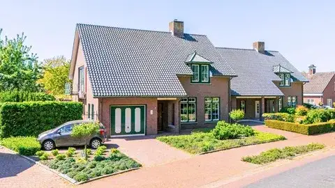 Twee-onder-één-kap te koop: Vlasstraat 5, Kern Heythuysen Heythuysen