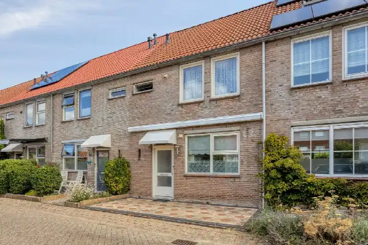 Tussenwoning te koop: Vlasstraat 8, De Graeffweg en omgeving Purmerend