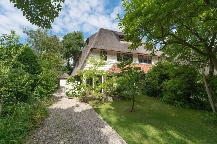 Twee-onder-één-kap te koop: Vliegheiweg 18, Bikbergen Huizen