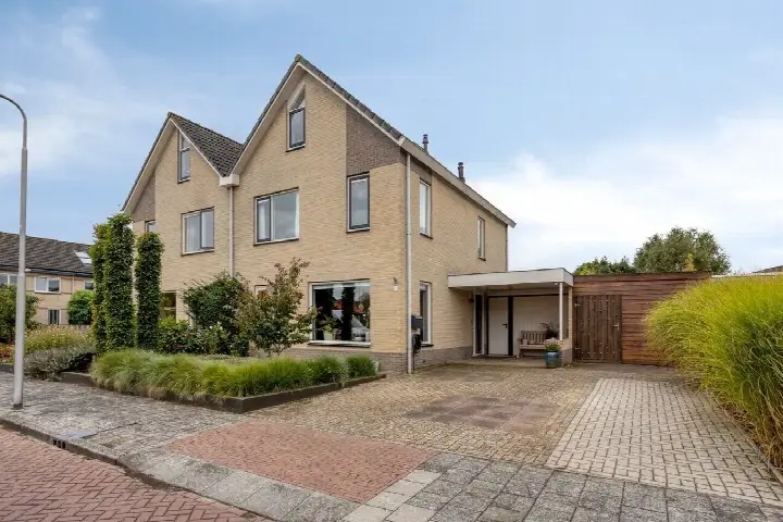 Twee-onder-één-kap te koop: Vlieland 6, Emmeloord-de Erven Emmeloord