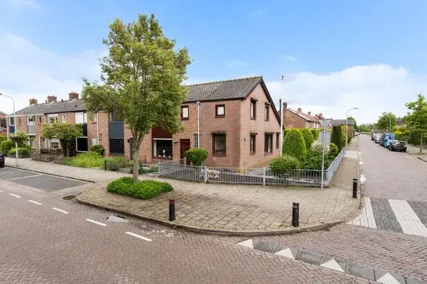 Hoekwoning te koop: Vlielanderstraat 13, Numansdorp Woonkern Numansdorp