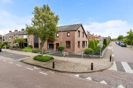 Hoekwoning te koop: Vlielanderstraat 13, Numansdorp Woonkern Numansdorp