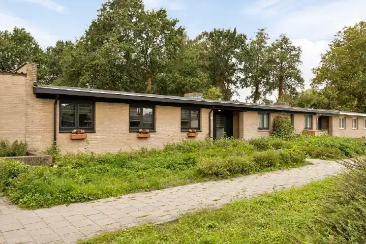 Tussenwoning te koop: Vlierlaan 122, Kruidenbuurt Oosterhout (Nb)
