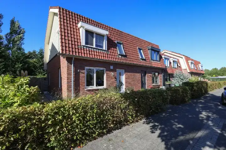 Corner house for sale: Vlinderslag 32, Oostvoorne Oostvoorne