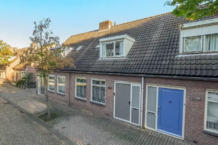 Terraced house for sale: Vogelenzang 35, Heikant Kaatsheuvel