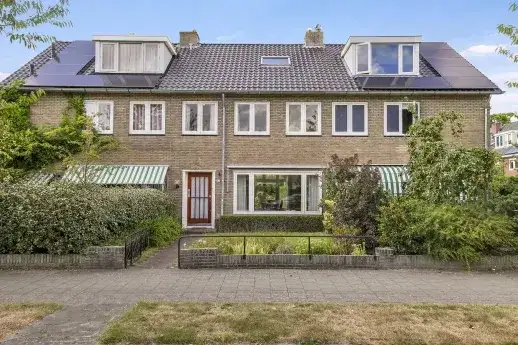 Terraced house for sale: Vogelkersstraat 27, Bloemenbuurt Bussum