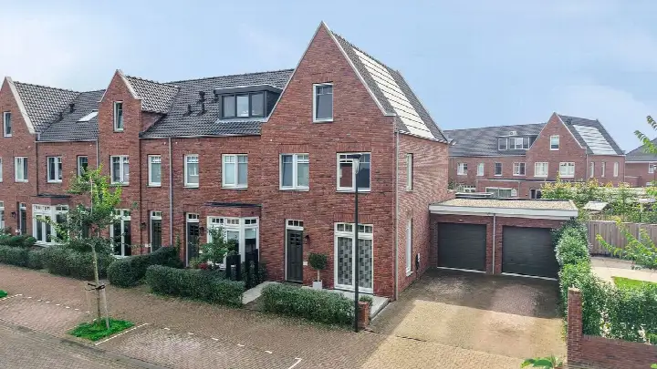 Corner house for sale: Vogezen 19, Laakse Tuinen Amersfoort