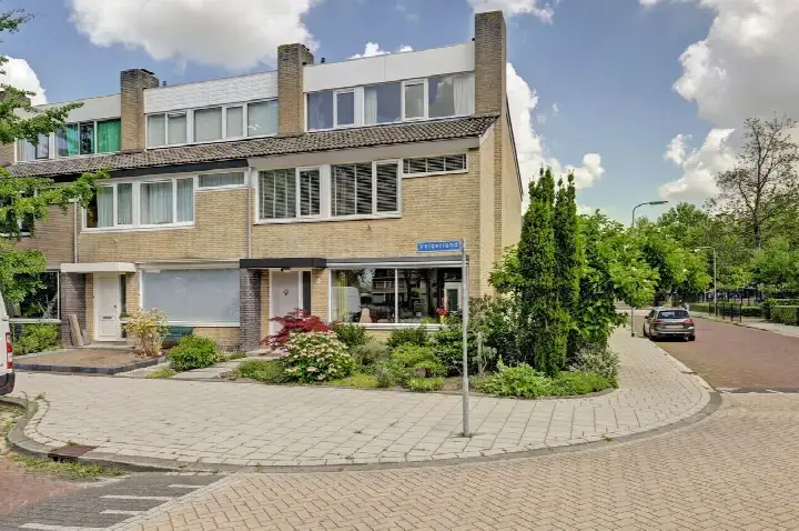 Corner house for sale: Volgerland 1, De Were en omgeving Zwijndrecht